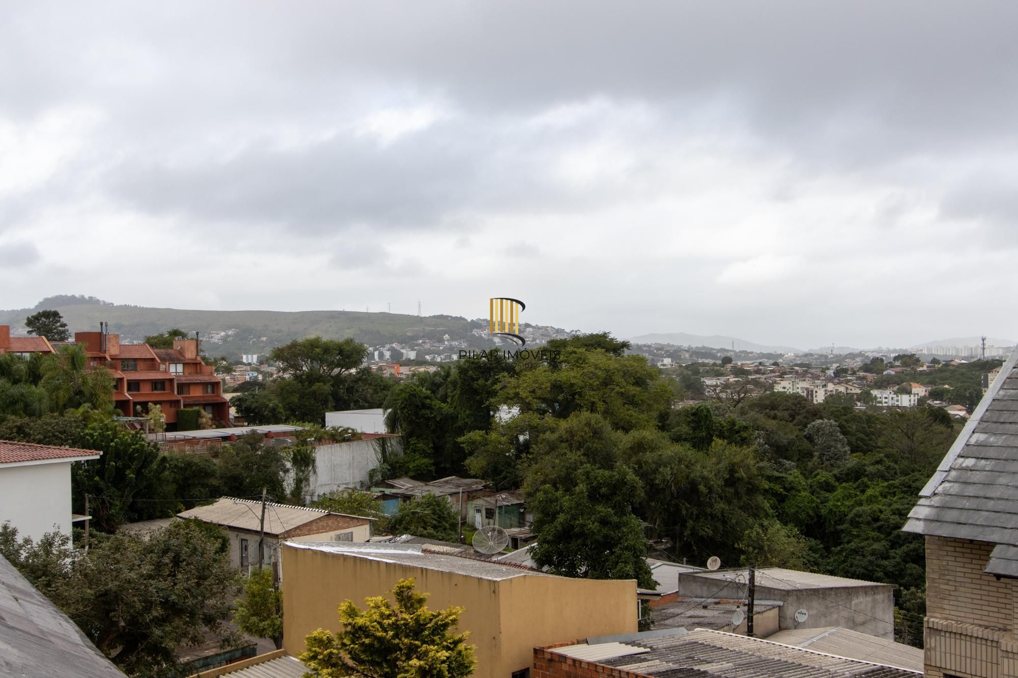 Casa de Condomínio 3 dormitórios no bairro Cristal