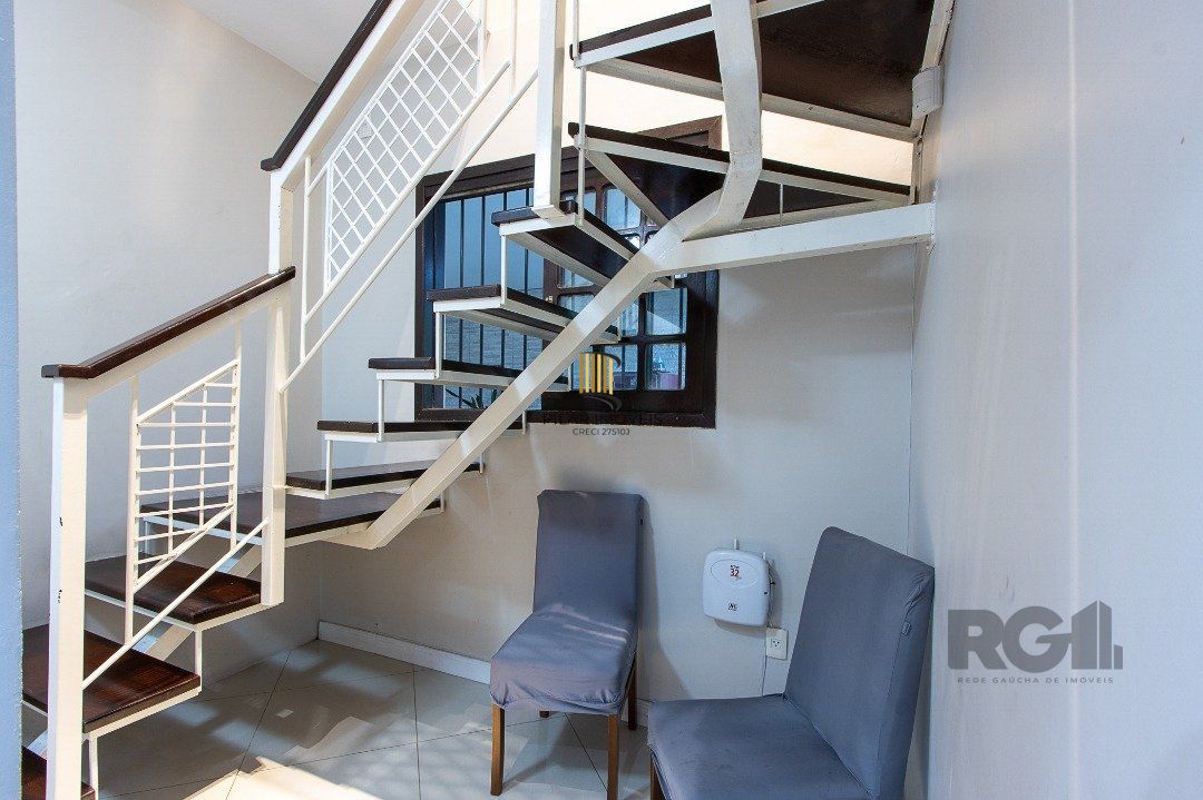 Casa 6 dormitórios no bairro Cristal