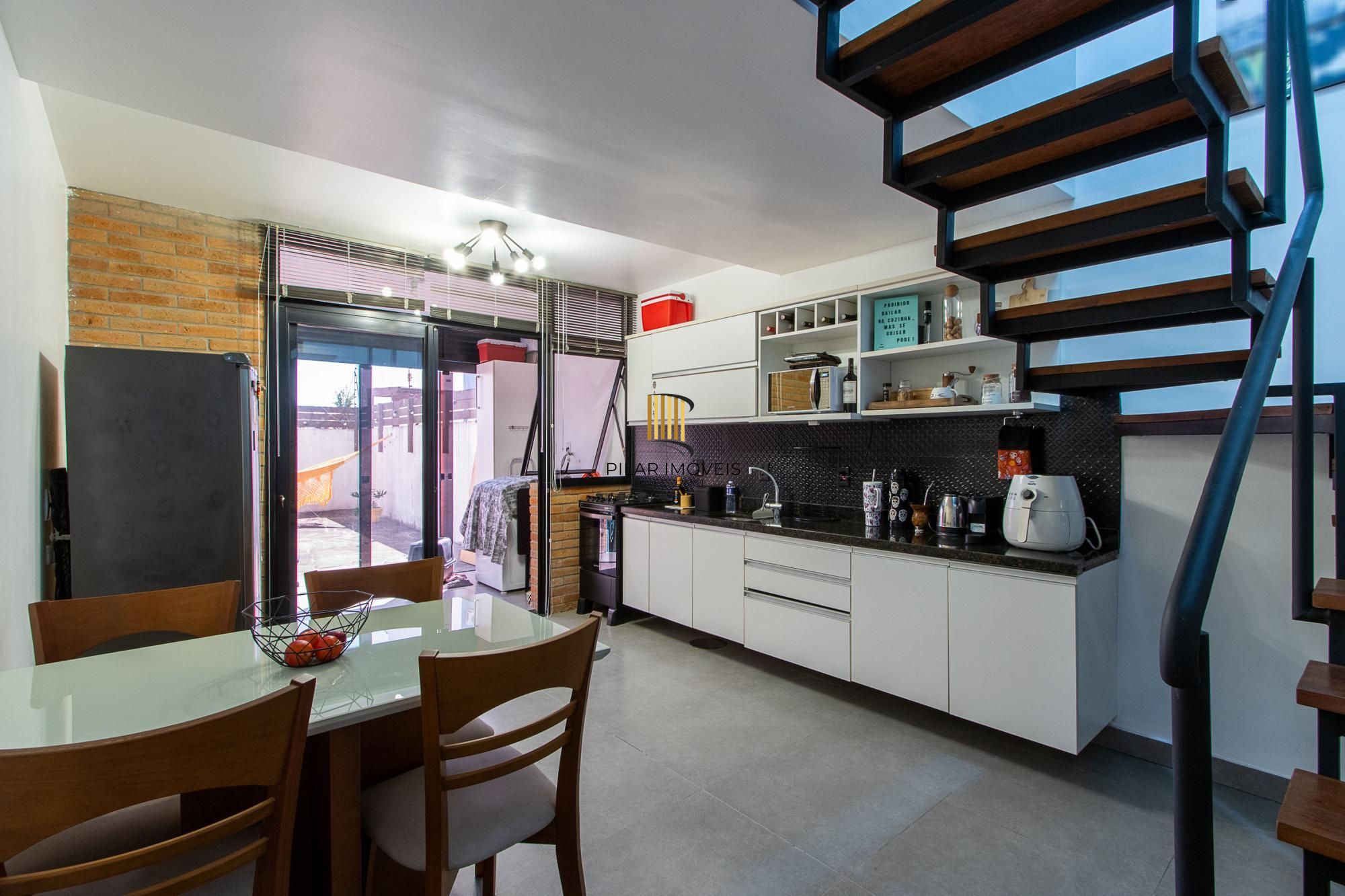 Casa 2 dormitórios no bairro Hípica