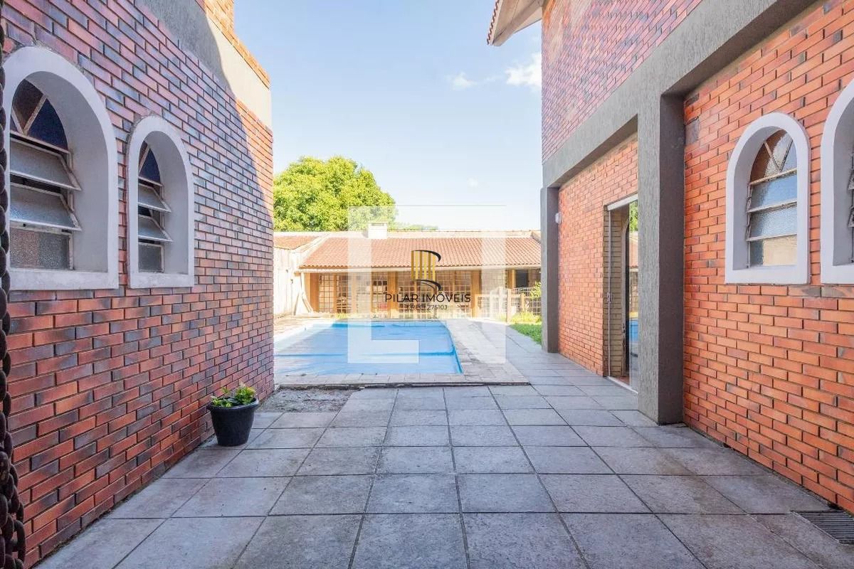 Casa á venda com 3 dormitórios no bairro Ipanema em Porto Alegre