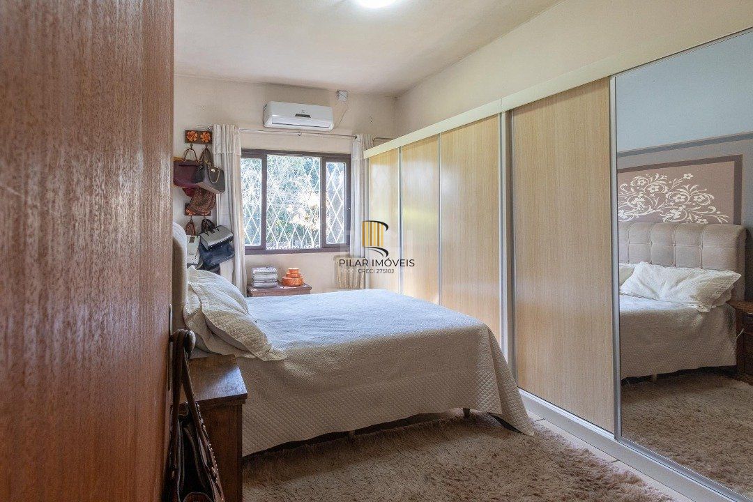 Casa para Venda - 250m², 3 dormitórios, sendo 1 suites, 3 vagas - Tristeza