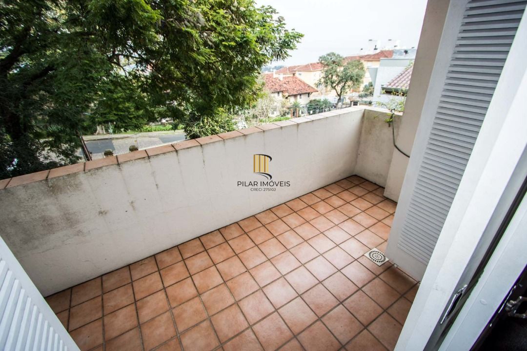 Casa para Venda - 489m², 4 dormitórios, sendo 2 suites, 3 vagas - Cristal
