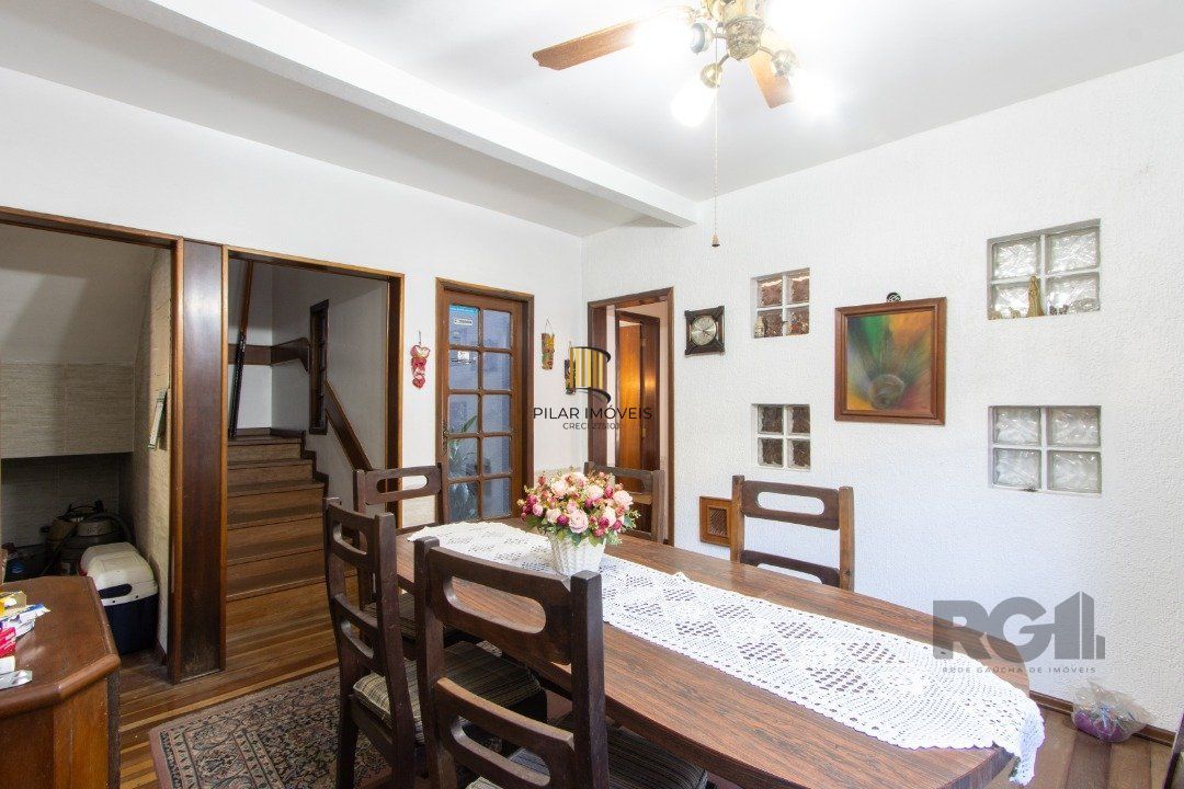 Casa para Venda - 300m², 3 dormitórios, sendo 1 suites, 4 vagas - Tristeza