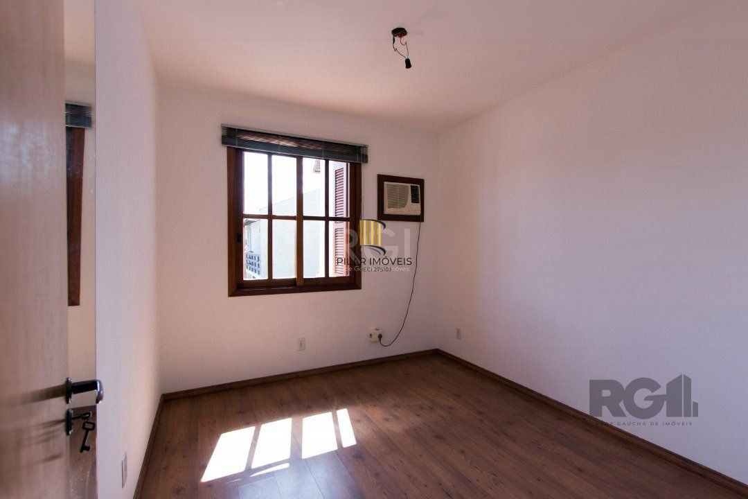 Casa 3 dormitórios no bairro Serraria