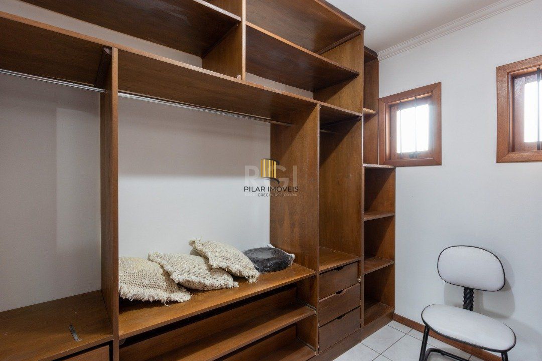 Casa para Venda - 247m², 3 dormitórios, sendo 1 suites, 4 vagas - Vila Nova