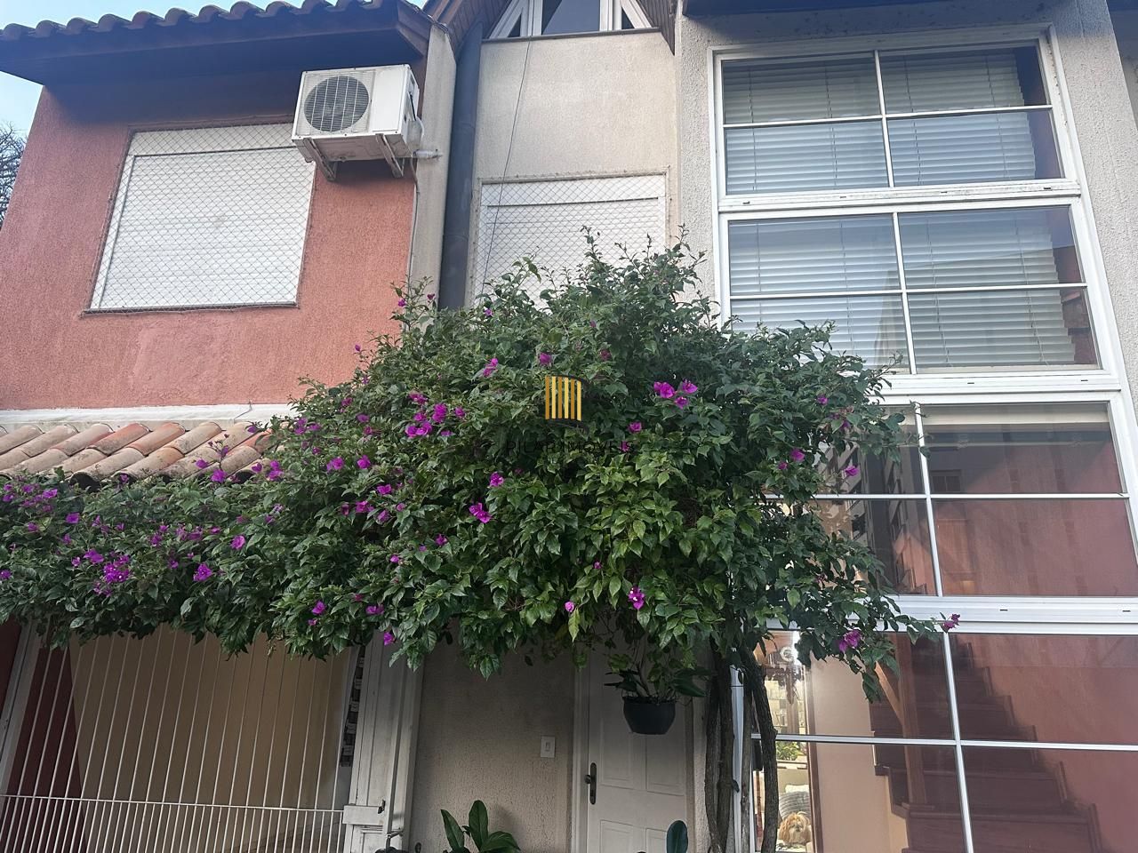 CASA EM CONDOMÍNIO, 2 QUARTOS, SUITE, 2 VAGAS