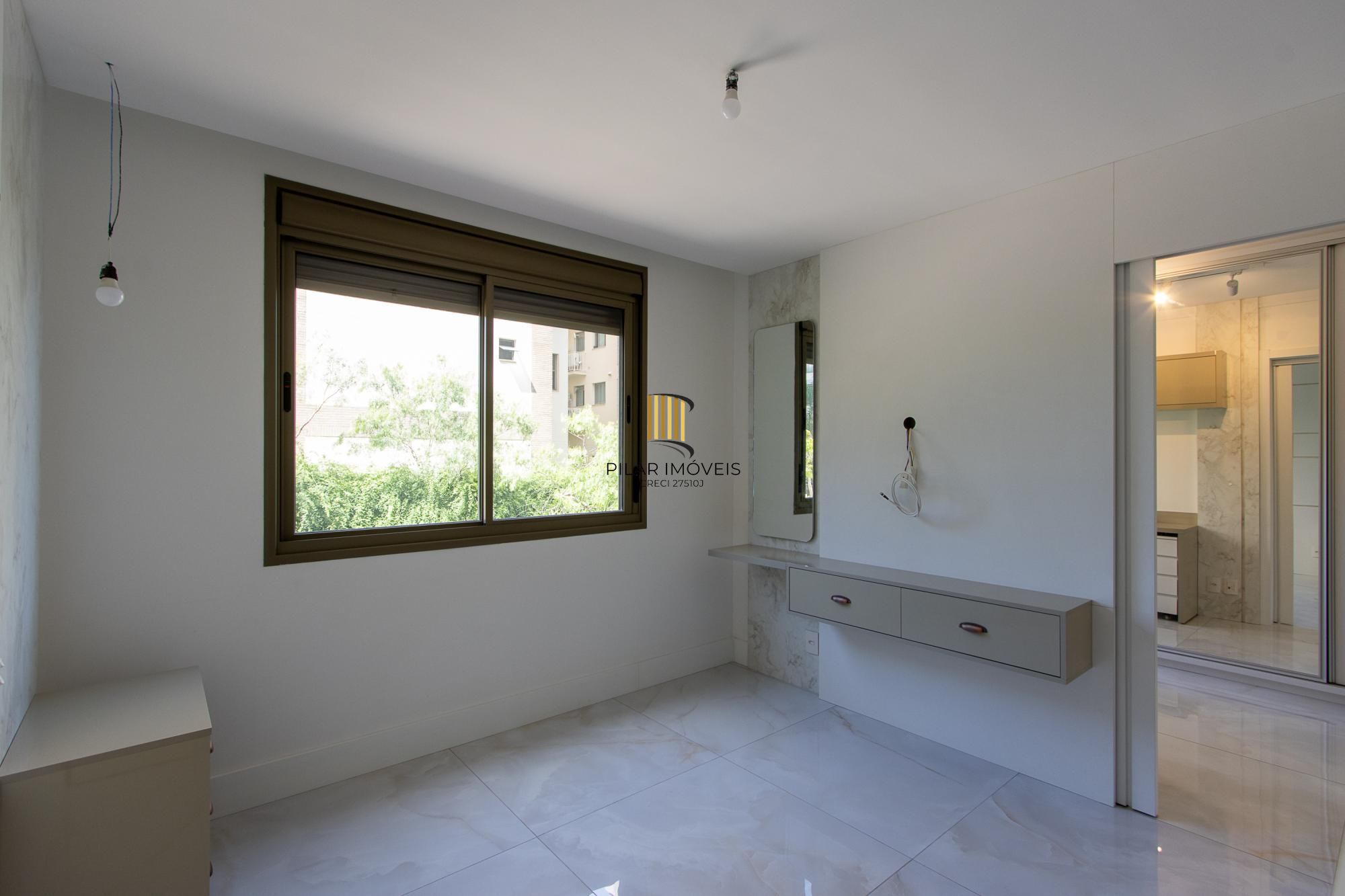 Apartamento totalmente reformado e impecável para locação - 3 quartos sendo uma suíte - Bairro Cavalhada