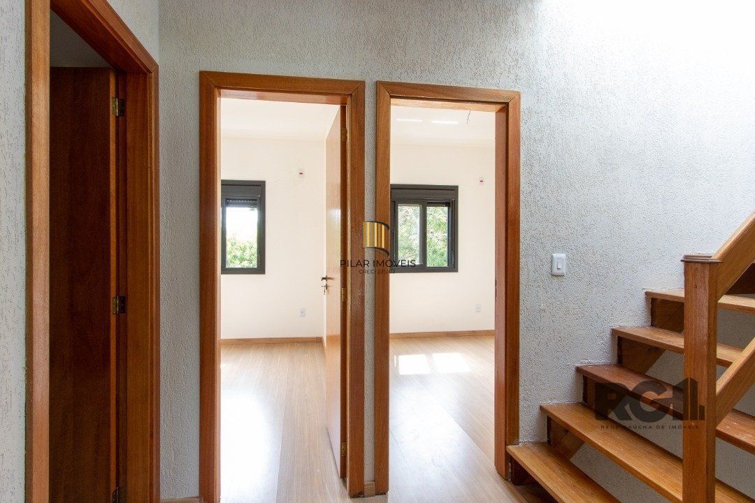 Sobrado novo  no Bairro Tristeza, 3d, 1 suite, churrasqueira, laveira, vista para o Rio.