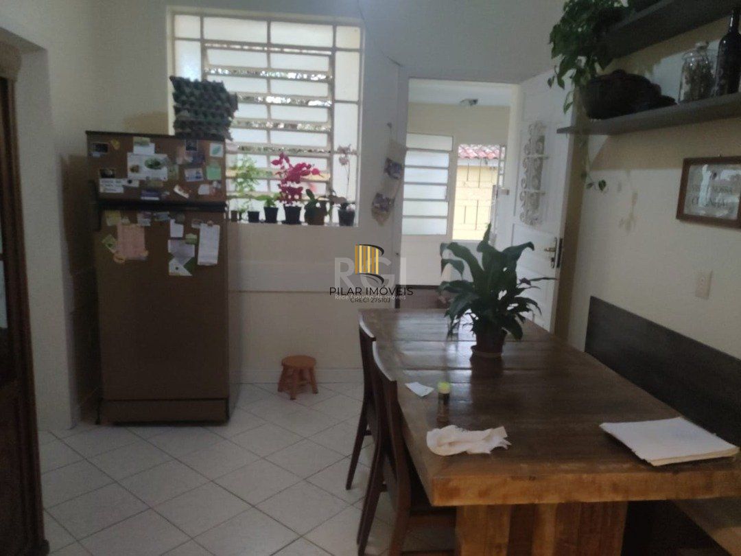 Casa para Venda - 205m², 3 dormitórios, sendo 1 suites, 2 vagas - Santo Antonio