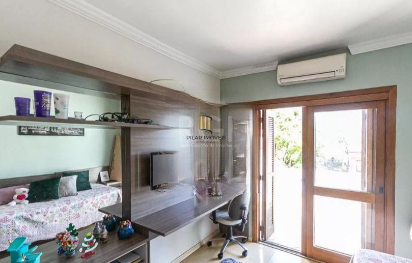 Casa para Venda - 336m², 4 dormitórios, sendo 1 suites, 2 vagas - Camaquã
