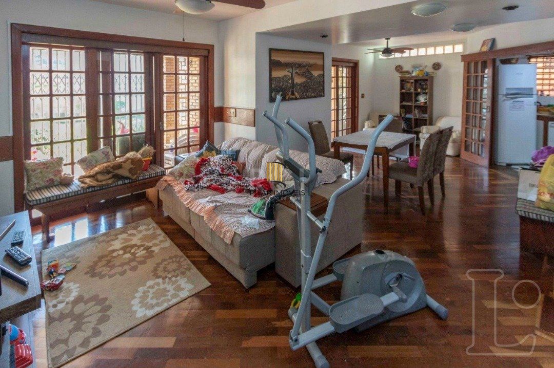 Casa para Venda - 349m², 4 dormitórios, sendo 1 suites, 3 vagas - Tristeza