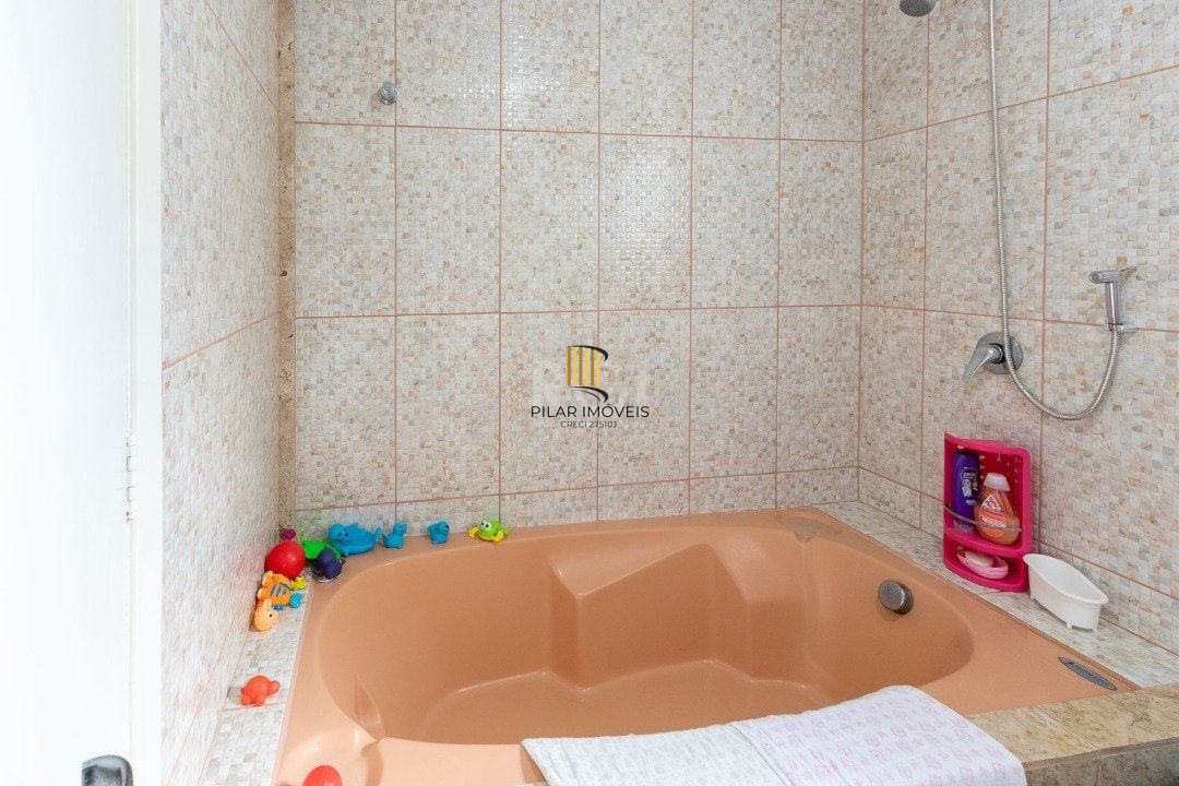 Casa para Venda - 342m², 3 dormitórios, sendo 2 suites, 2 vagas - Espírito Santo