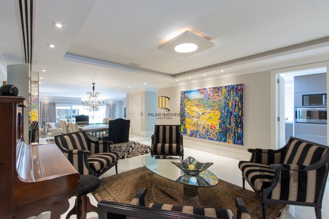 Casa em condominio, mobiliada com 741m² privativos , com 3 suítes- master