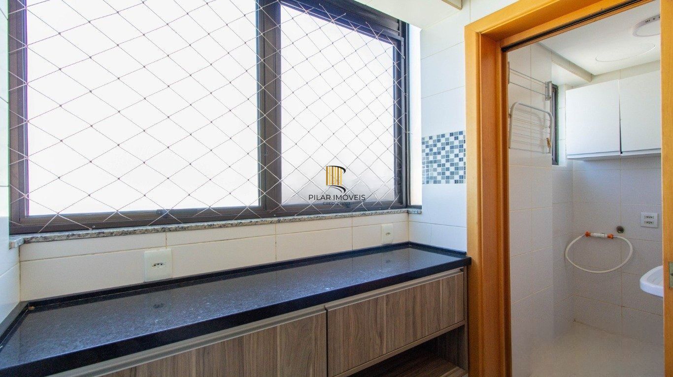 Vista Panorâmica, 3 Dormitórios com Suíte e 2 Vagas no Petrópolis