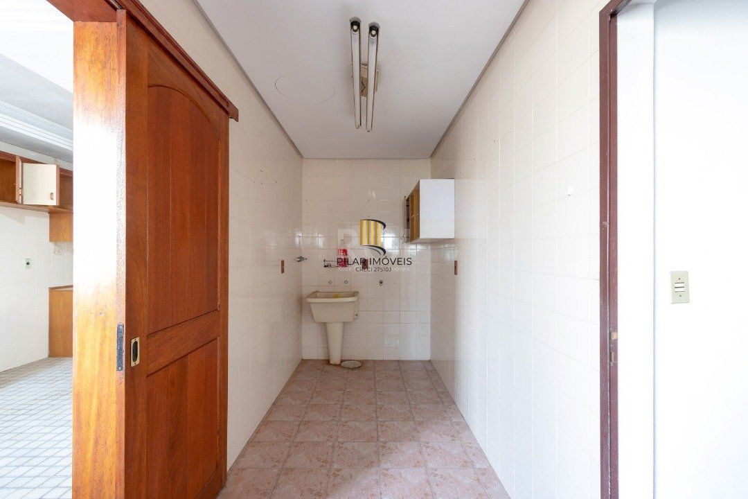 Casa para Venda - 460m², 4 dormitórios, sendo 1 suites, 4 vagas - Cristal