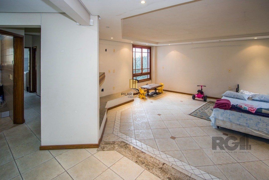 Sobrado com 6 suites, lareira, lavabo, pátio - Bairro Belém Velho