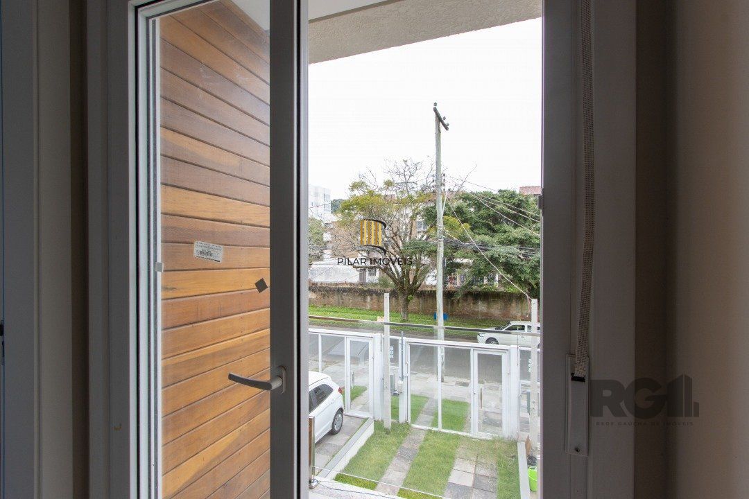 Casa de Condomínio 2 dormitórios no bairro Cristal