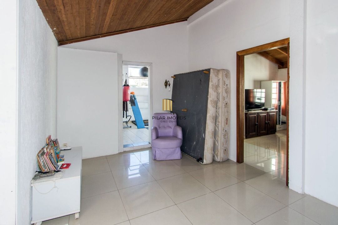 Casa para Venda - 281m², 3 dormitórios, sendo 1 suites, 3 vagas - Jardim Isabel