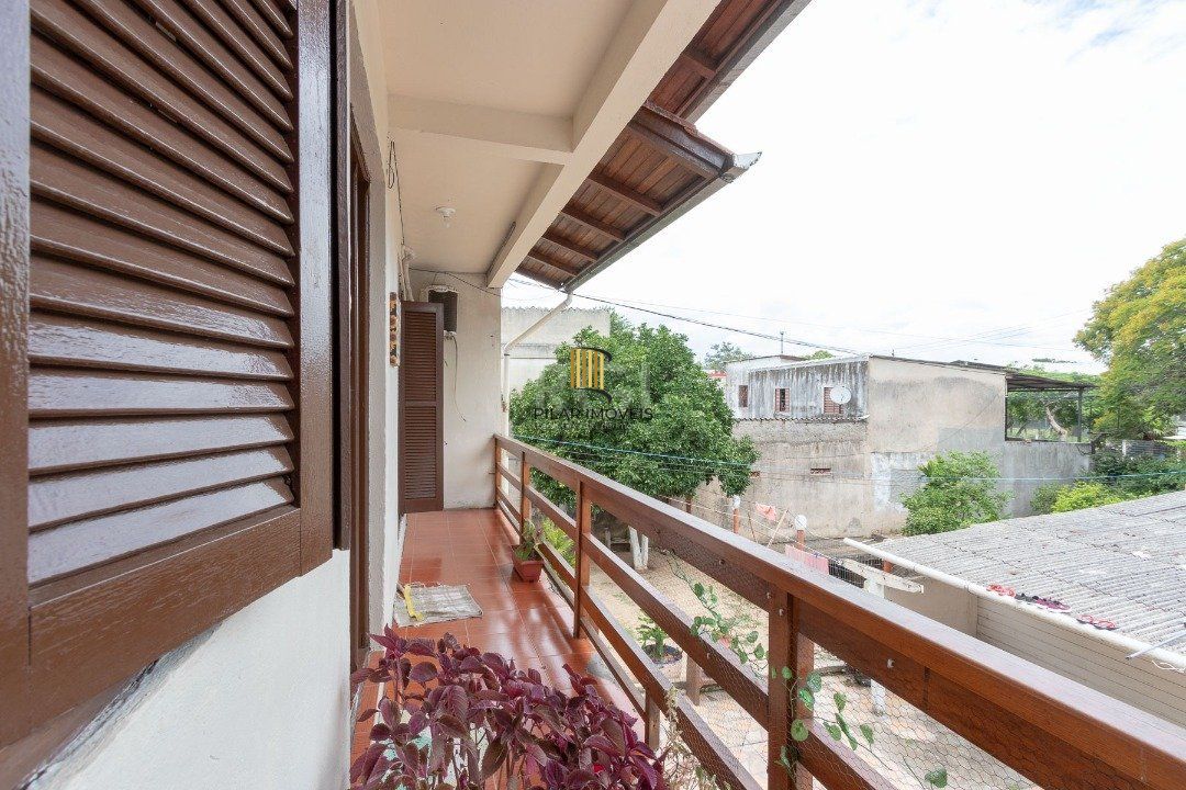 Casa para Venda - 161m², 3 dormitórios, 3 vagas - Nonoai