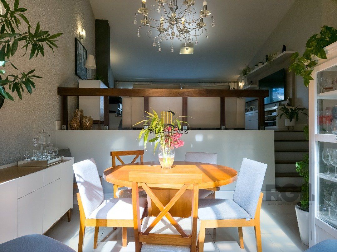 CASA TÉRREA REFORMADA, 3 QUARTOS, SUITE, PÁTIO - BAIRRO CRISTAL