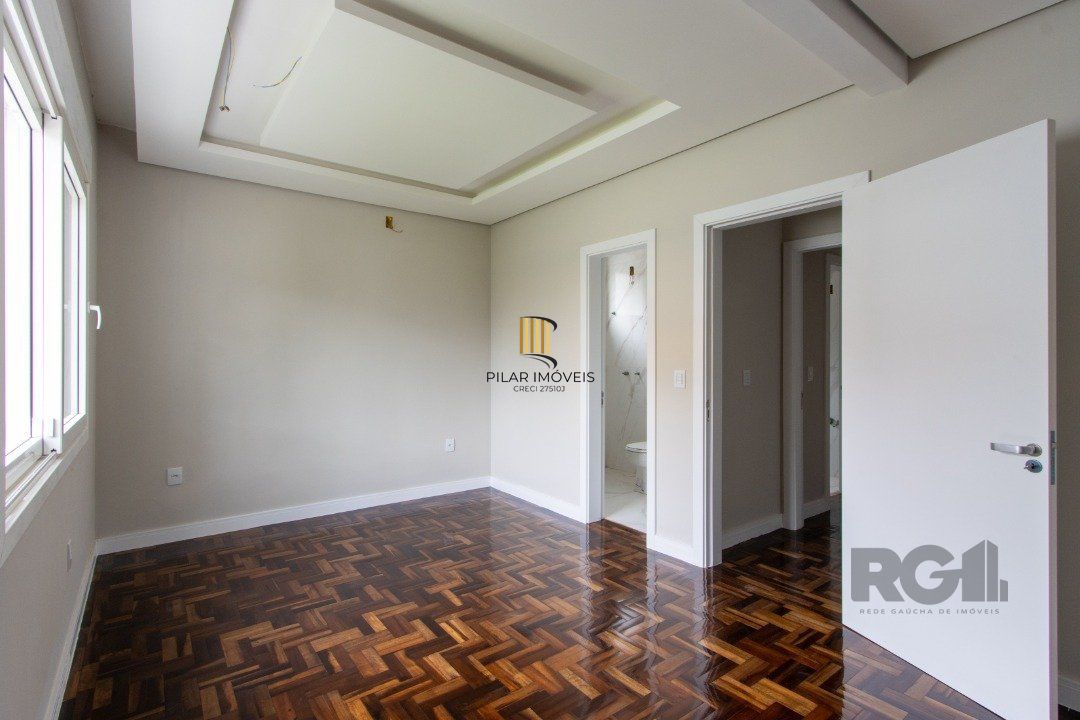 Casa | 3 quartos | 2 Suítes | 4 vagas cobertas | 260m2 Privativos | Bairro Santa Tereza