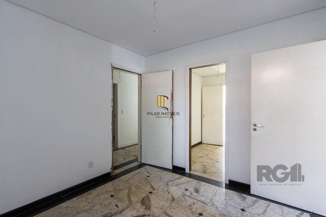 Casa 3 dormitórios no bairro Floresta
