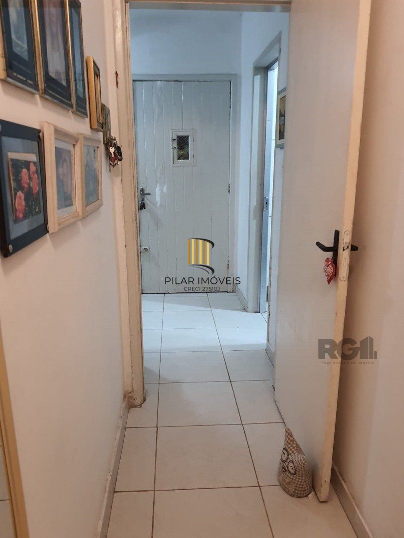 Casa térrea, 3 quartos, amplo pátio - Bairro Santa Tereza