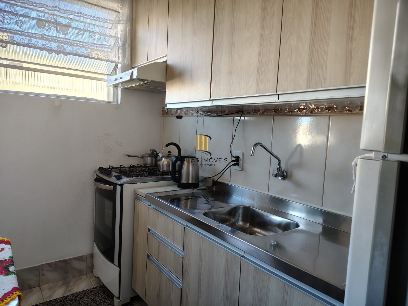 Apartamento de 2 dormitórios, 1 vaga, no bairro Camaqua.