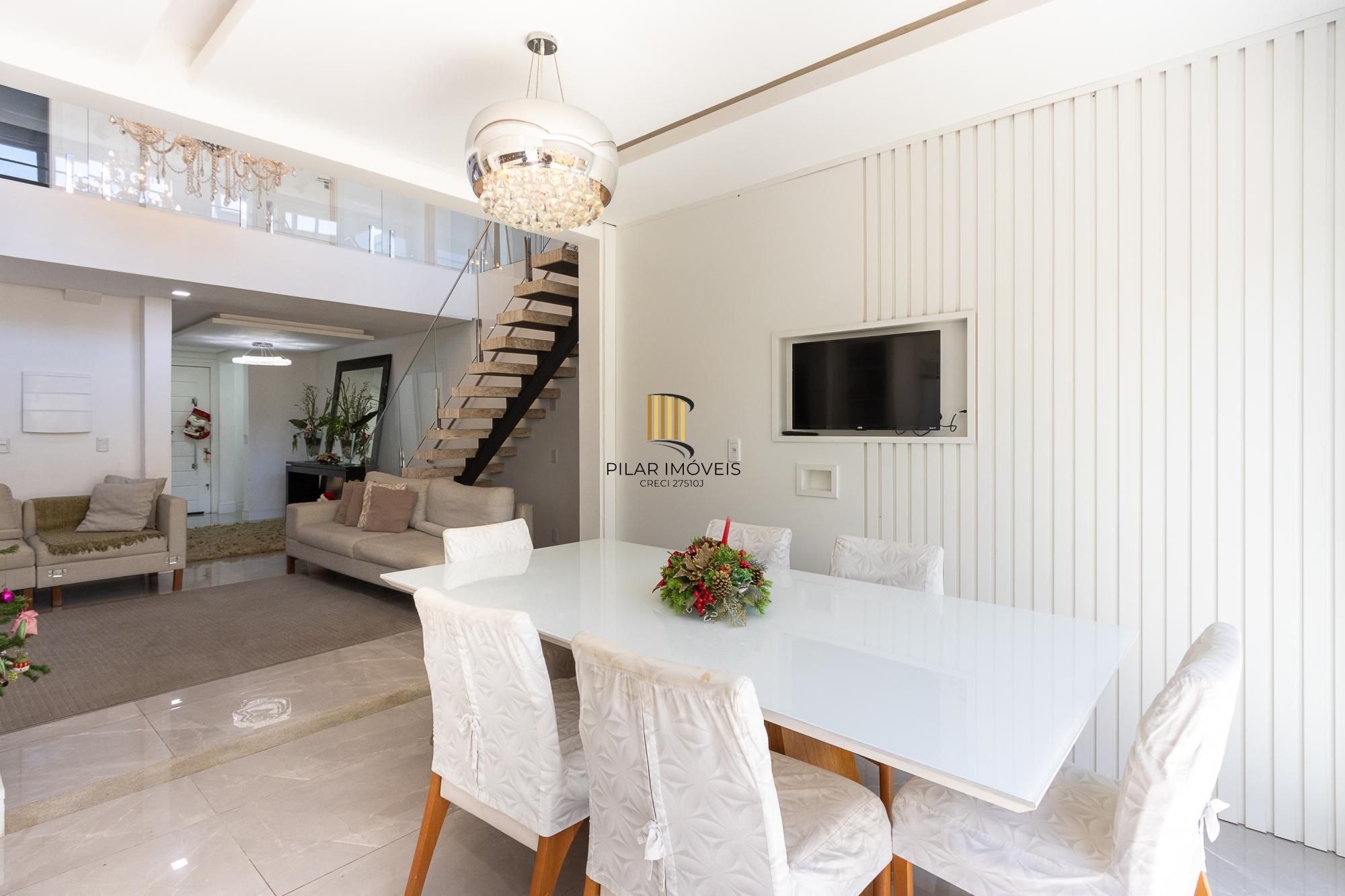 Excelente casa de 3 dormitórios, 3 suítes e 2 vagas no bairro Cavalhada.