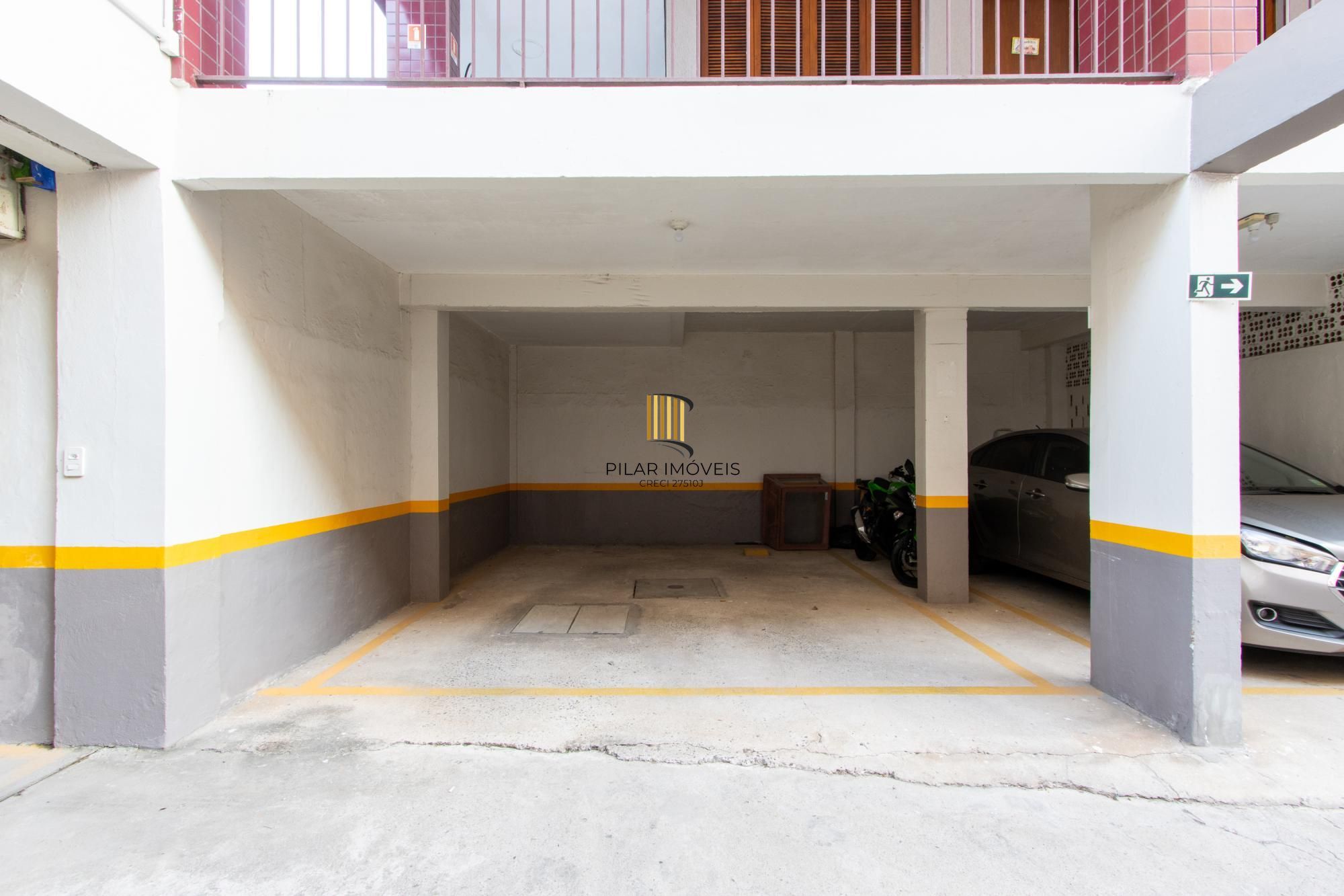 COBERTURA 2 QUARTOS, 2 VAGAS INDIVIDUAIS ESCRITURADAS, ELEVADOR - BAIRRO SANTO ANTONIO