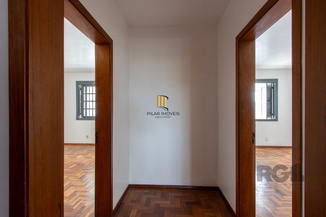 Casa 4 dormitórios no bairro Nonoai
