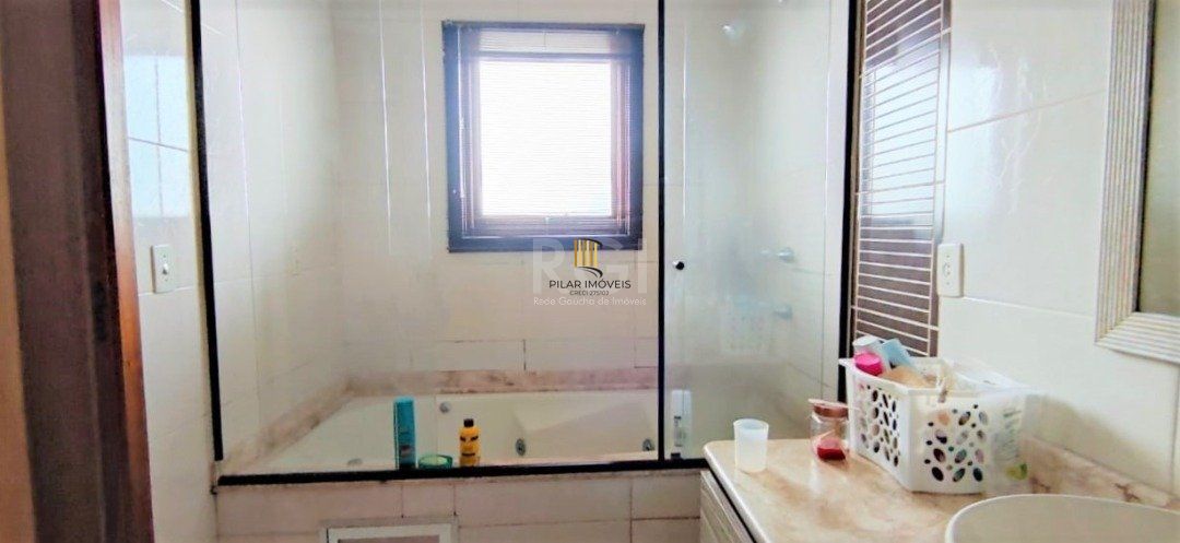 Casa para Venda - 179m², 3 dormitórios, sendo 1 suites, 5 vagas - Hípica