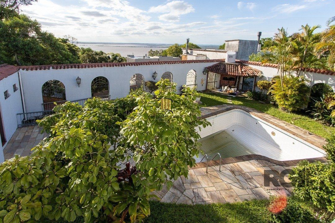 Casa para Venda - 580m², 3 dormitórios, sendo 1 suites, 3 vagas - Santa Tereza