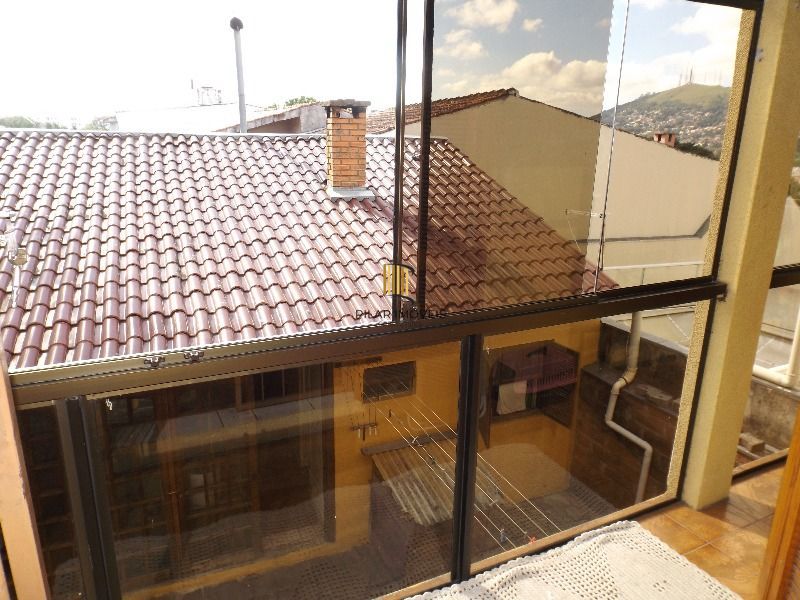 Casa para Venda - 250m², 3 dormitórios, sendo 3 suites, 7 vagas - Medianeira
