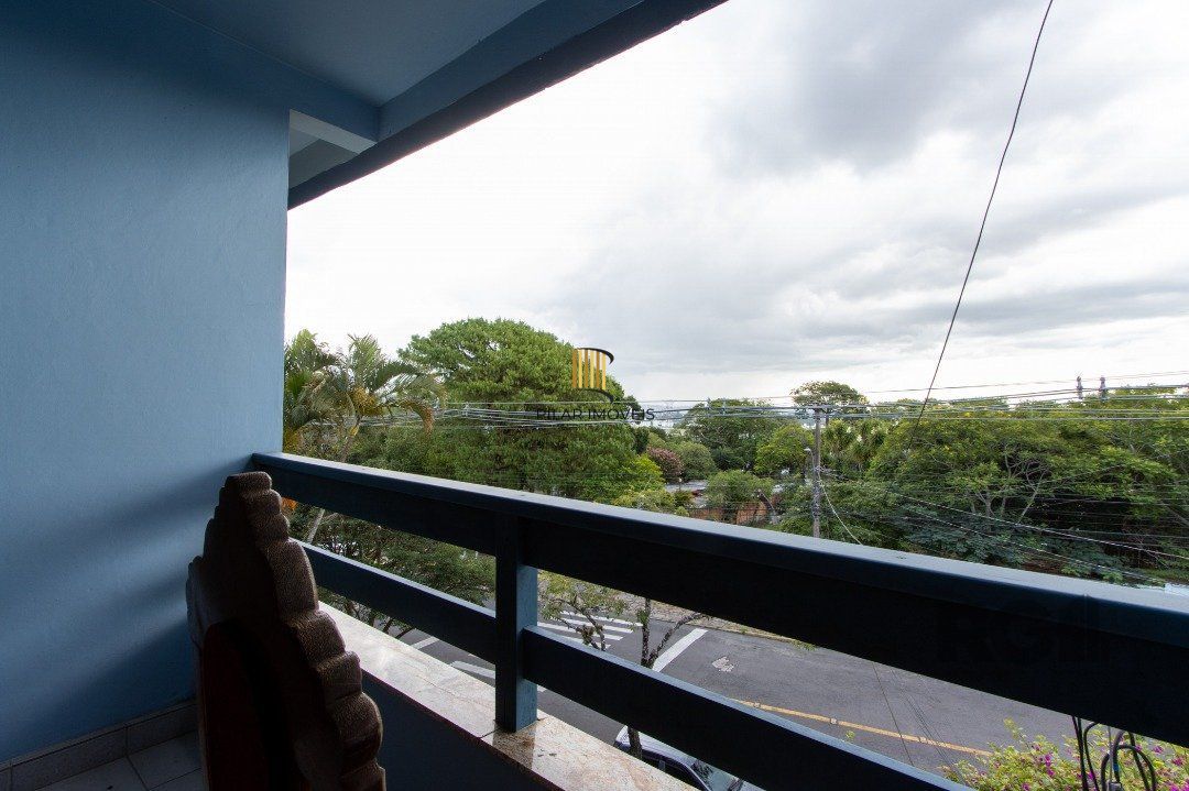 Casa 3 dormitórios no bairro Nonoai