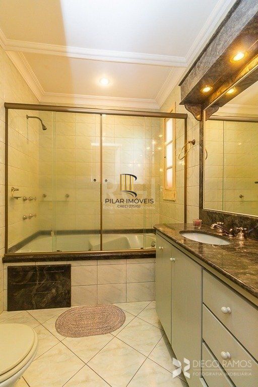 Casa térrea à venda, com 2 suites, 3 banheiros, edicula, pátio, 2 vagas - Bairro Medianeira