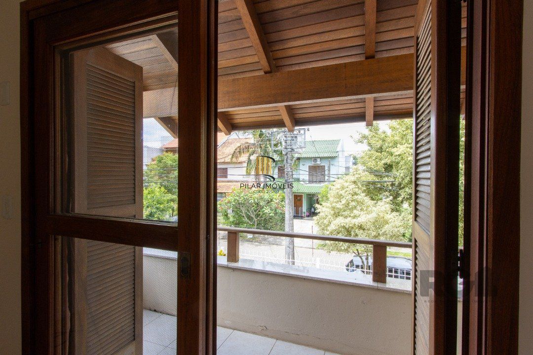 Casa 4 dormitórios no bairro Hípica