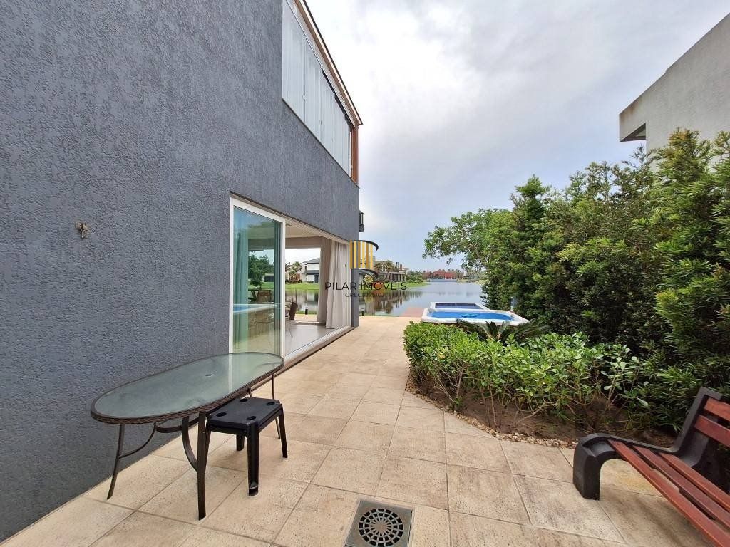 Casa de Condomínio 6 dormitórios no bairro Marina