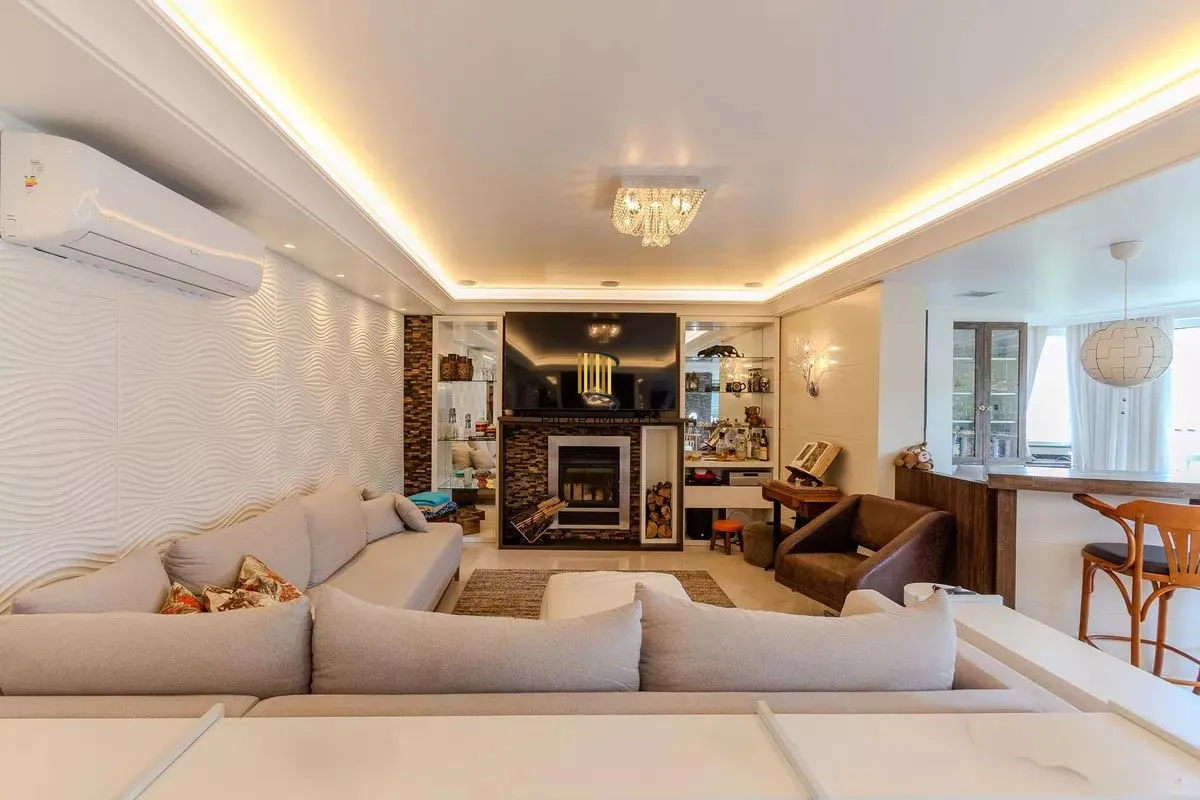 Apartamento com 3 dormitórios, 2 vagas e 231.61m² - Bairro Menino Deus