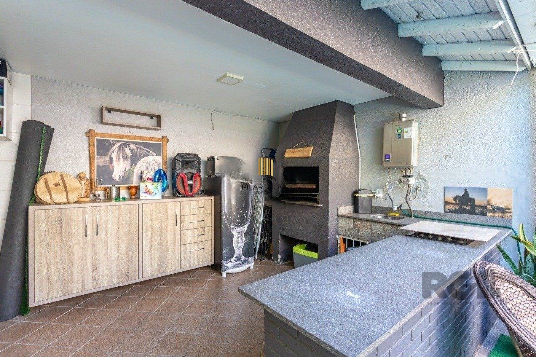 BELÍSSIMA CASA 3 SUÍTES NO CORAÇÃO DO  BAIRRO TRISTEZA