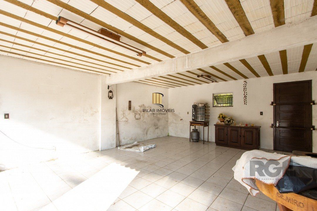 Casa para Venda - 72.6m², 4 dormitórios, sendo 1 suites, 6 vagas - Camaquã