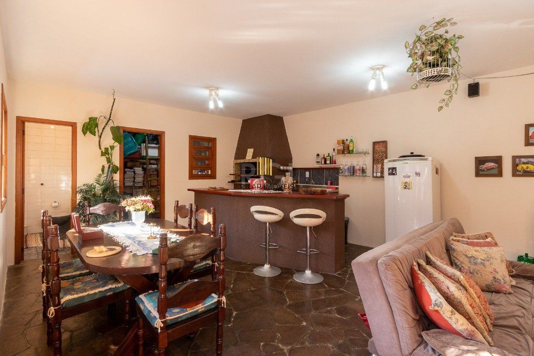 Casa com piscina para Venda , 4 quartos, sendo 1 suite, 3 vagas