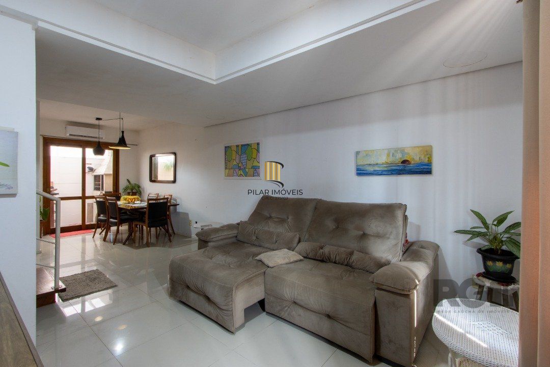 Excelente oportunidade de casa à venda em condomínio fechado no Reserva Guarujá, localizado na Avenida da Serraria em Porto Alegre.