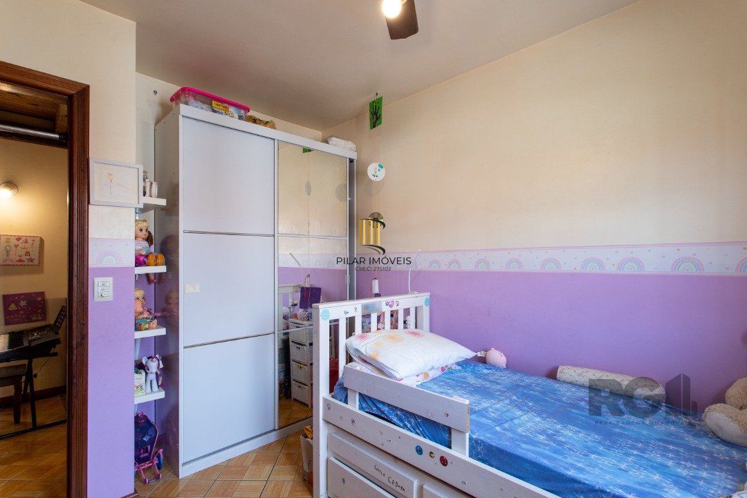 A casa possui 78m² de área construída, com um adicional de 20m²