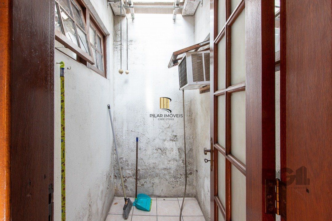 Casa 4 Dormitório(s) Bairro Nonoai