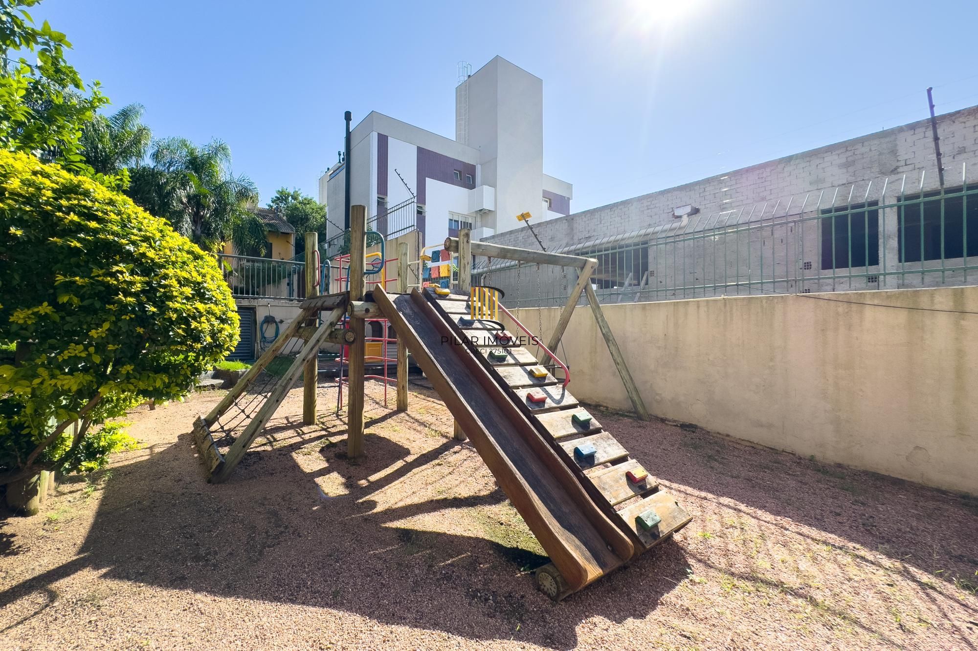 Cobertura alto padrão vista rio, construção Bandeira, com 228,32m² de área privativa.