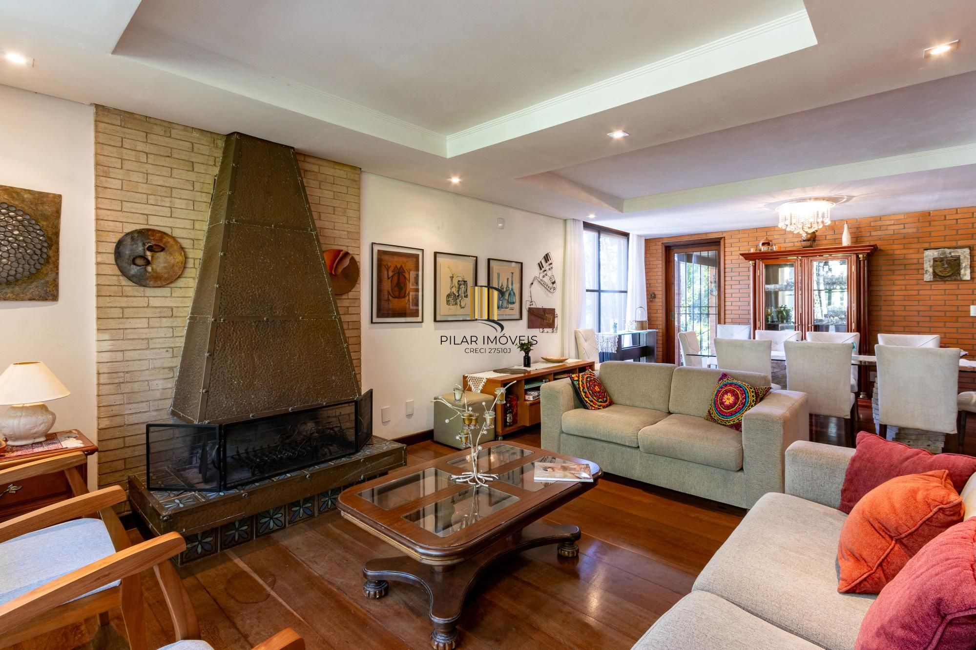 Casa de Condomínio 4 dormitórios no bairro Cavalhada