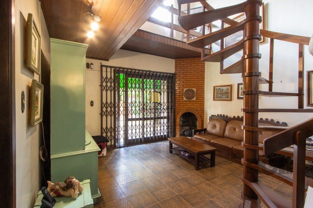 Casa para Venda - 500m², 4 dormitórios, sendo 1 suites, 4 vagas - Coronel Aparício Borges