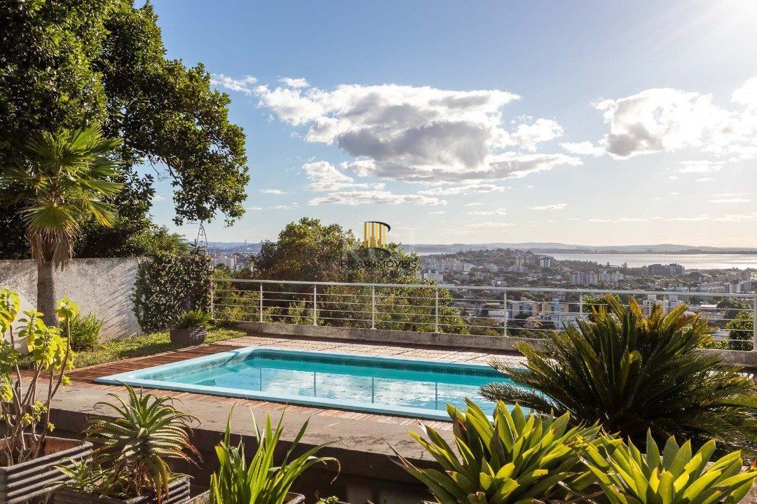 Casa para Venda - 470m², 3 dormitórios, sendo 1 suites, 6 vagas - Nonoai