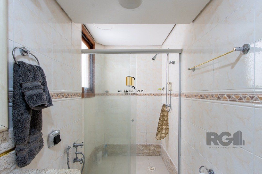 Apartamento semi mobiliado de 3 quartos com suíte no bairro Tristeza junto ao Colégio Mãe de Deus